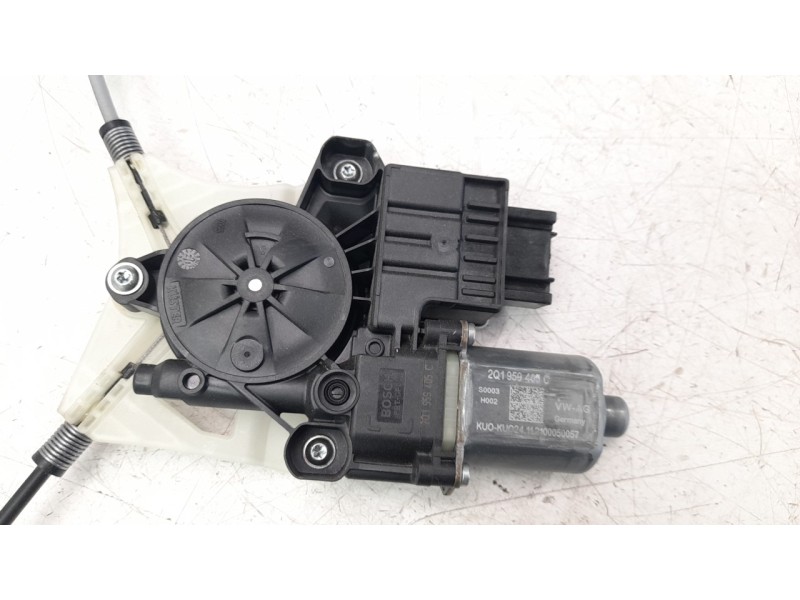 Recambio de elevalunas delantero izquierdo para volkswagen polo 1.0 tsi referencia OEM IAM 2G4837461B  