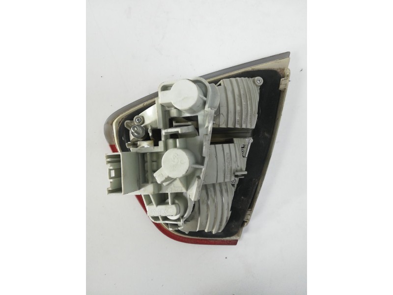 Recambio de piloto trasero izquierdo para bmw serie 3 berlina (e90) 320d referencia OEM IAM 63210406883 16200711 