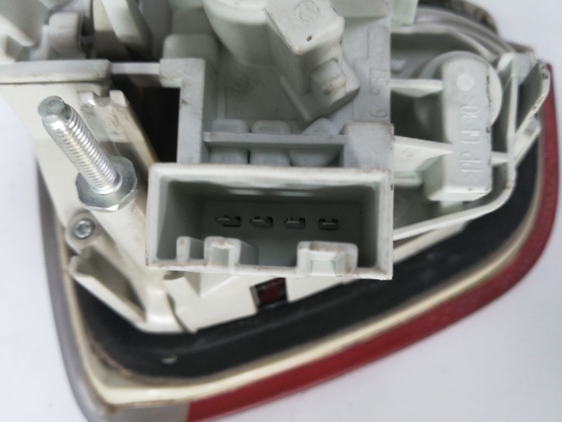 Recambio de piloto trasero izquierdo para bmw serie 3 berlina (e90) 320d referencia OEM IAM 63210406883 16200711 