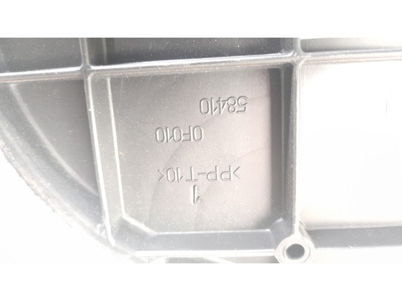 Recambio de moldura para toyota corolla verso (r1) 1.8 16v cat referencia OEM IAM 584100F010  