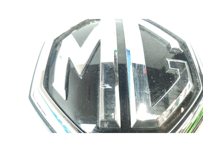 Recambio de emblema para mg hs comfort referencia OEM IAM 10628733  