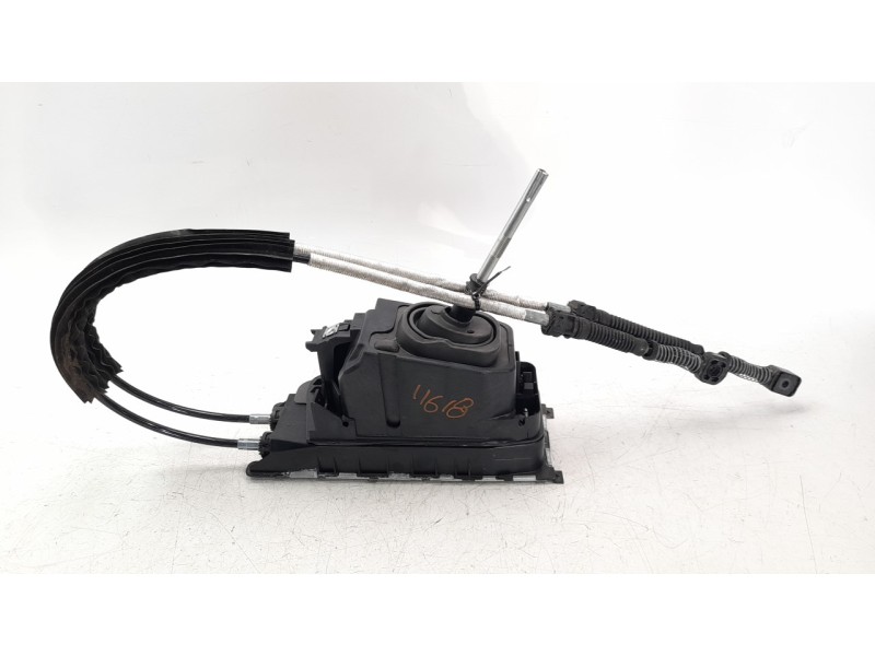 Recambio de palanca cambio para volkswagen polo 1.0 tsi referencia OEM IAM 5Q0711061  