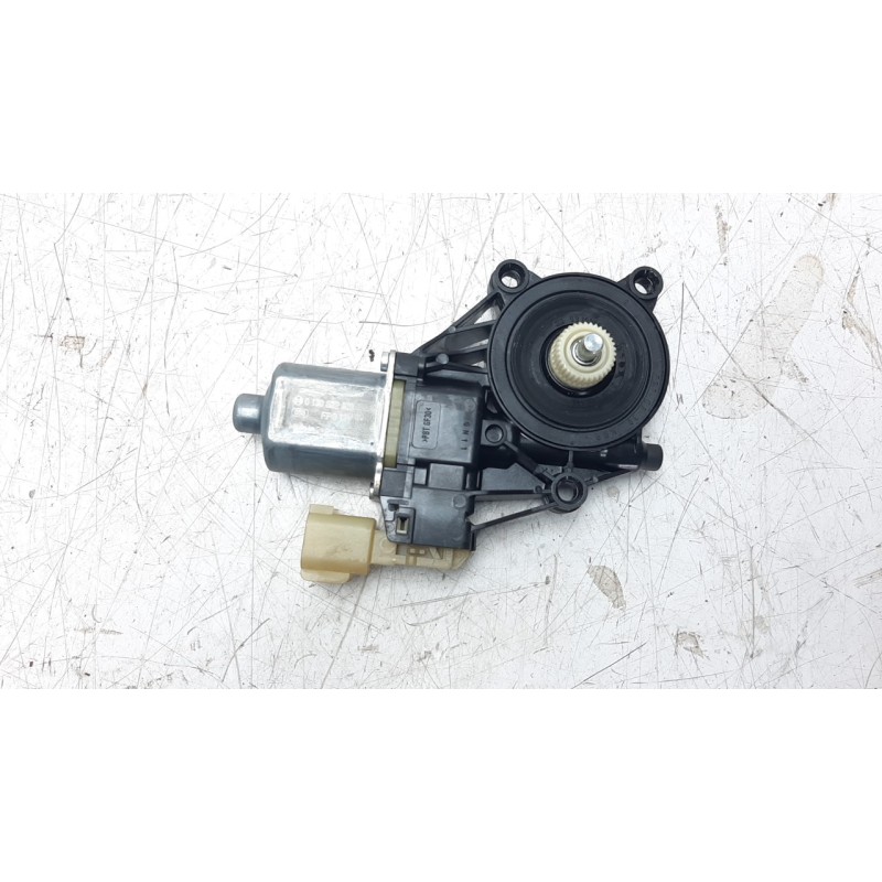 Recambio de motor elevalunas delantero derecho para ford fiesta (ccn) 1.25 16v cat referencia OEM IAM 8A6114553B  