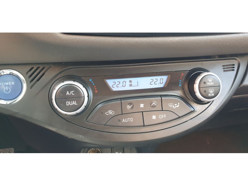 Recambio de mando climatizador para toyota yaris hybrid feel referencia OEM IAM 559000D800C3  