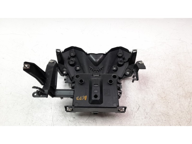 Recambio de moldura para yamaha x-max 125 referencia OEM IAM B74F832110  