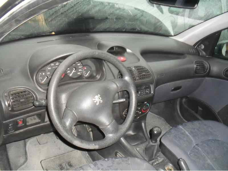 peugeot 206 berlina del año 2000