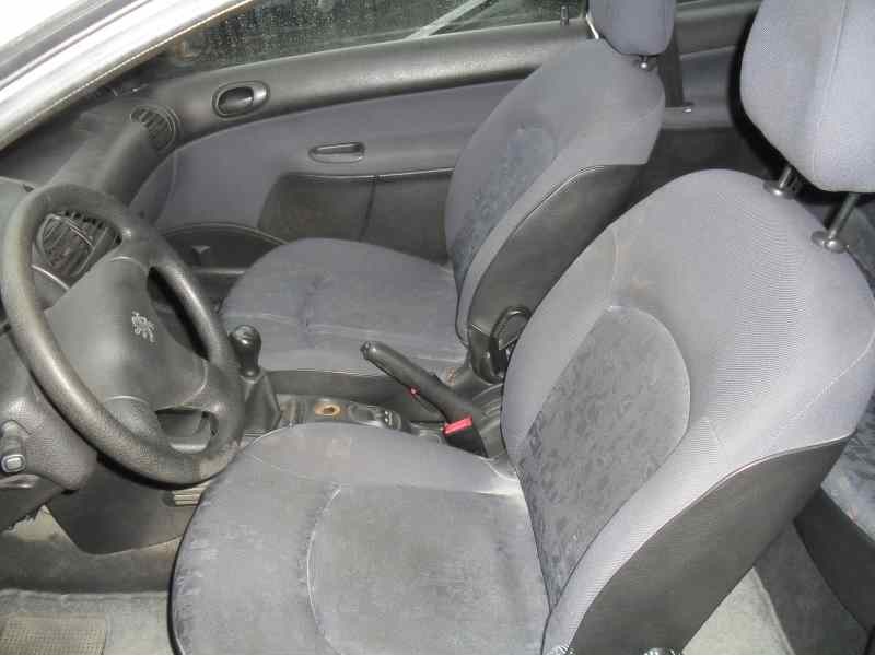peugeot 206 berlina del año 2000