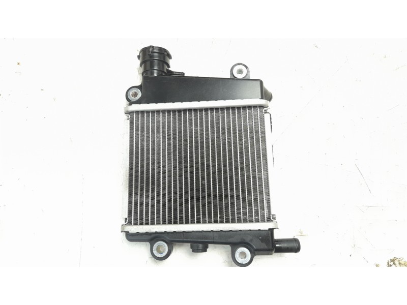 Recambio de radiador agua para yamaha x-max 125 referencia OEM IAM B6HE240A01  