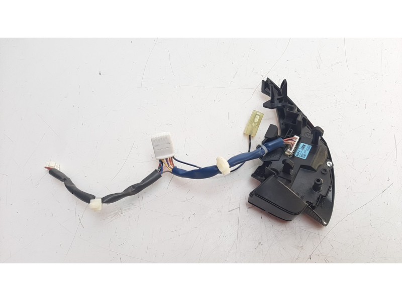 Recambio de mando volante para mazda 2 lim. () 1.5 16v cat referencia OEM IAM BNP475J493  