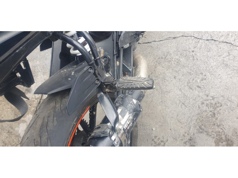 Recambio de estribo para ktm 125 duke referencia OEM IAM 93003151033  