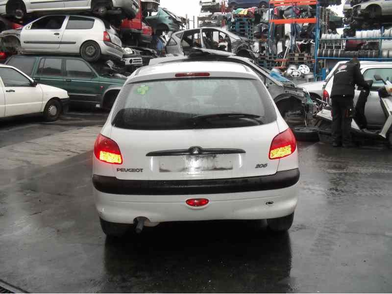 peugeot 206 berlina del año 2000