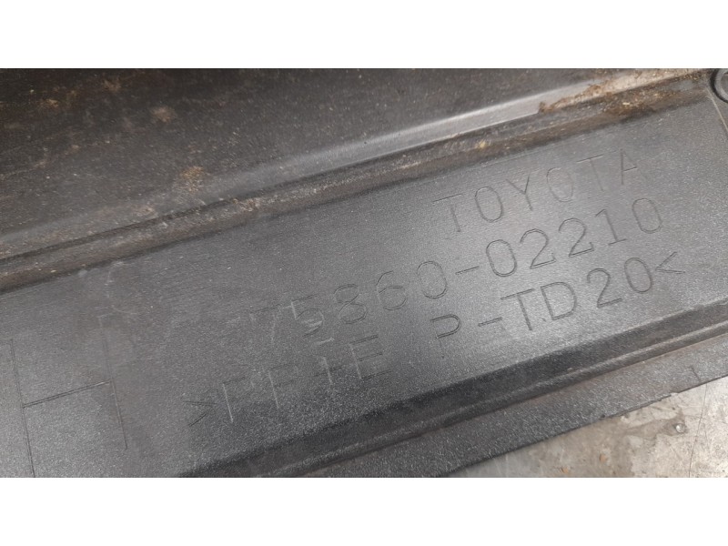 Recambio de estribos laterales para toyota corolla (e21) hybrid style referencia OEM IAM 7586002210  