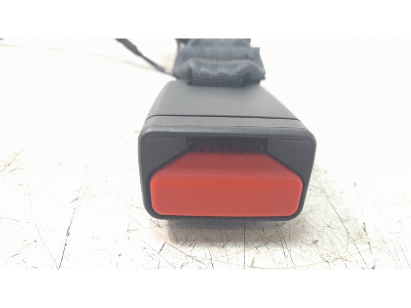 Recambio de enganche cinturon trasero izquierdo para opel corsa f gs referencia OEM IAM 6403047ETD  