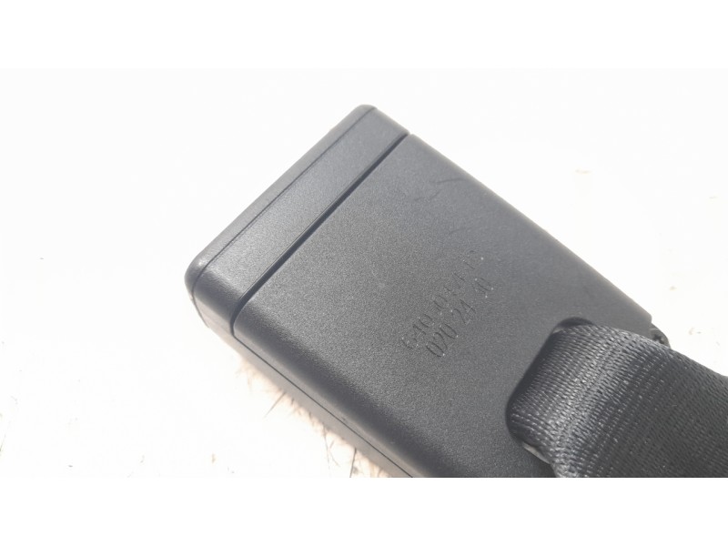 Recambio de enganche cinturon trasero izquierdo para opel corsa f gs referencia OEM IAM 6403047ETD  