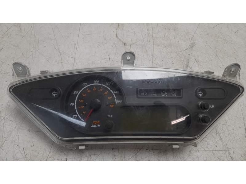 Recambio de cuadro instrumentos para daelim s2 125 referencia OEM IAM 1240120889  