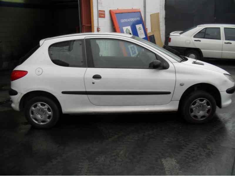 peugeot 206 berlina del año 2000