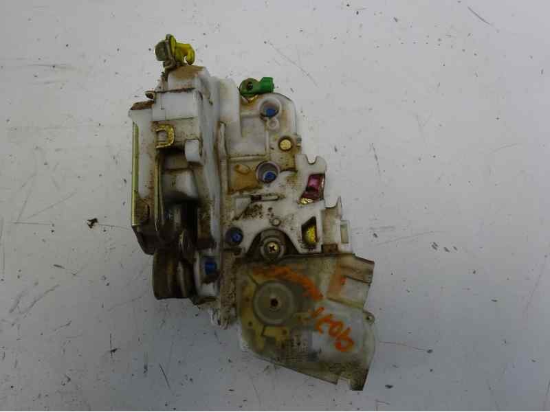 Recambio de cerradura puerta trasera derecha para nissan pick-up (d22) cabina doble challenge 4x4 referencia OEM IAM 805525P003 