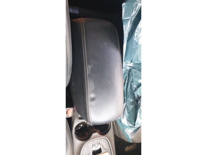 Recambio de apoyabrazos central para jeep cherokee limited 4wd referencia OEM IAM 1WZ791X9AD  