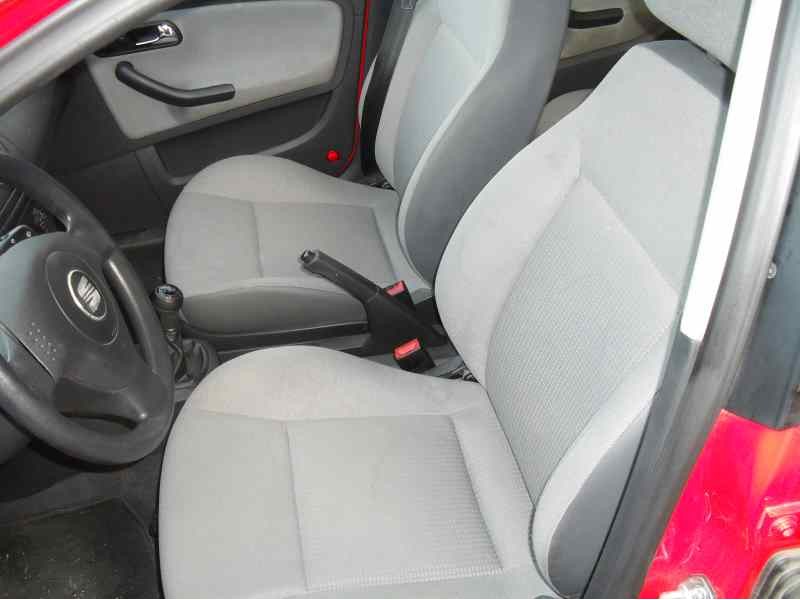 seat ibiza (6l1) del año 2002