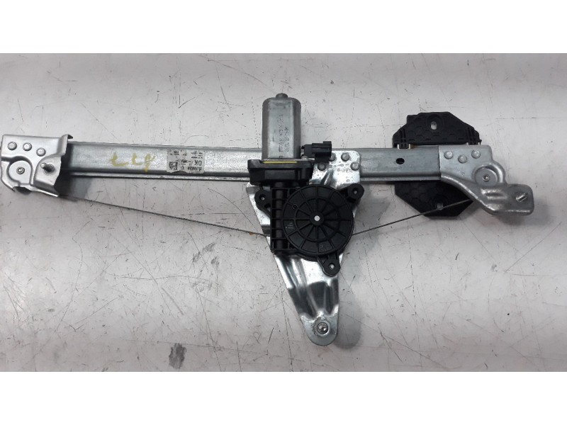 Recambio de elevalunas trasero derecho para dacia sandero 0.9 tce cat referencia OEM IAM 827206057R  