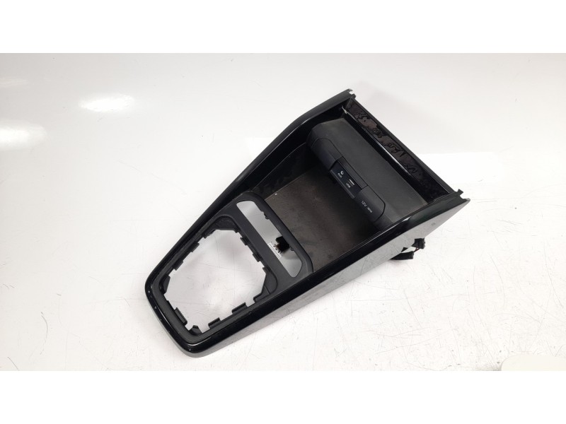 Recambio de moldura para kia stonic (ybcuv) 1.0 tgdi cat referencia OEM IAM 84635H8000  