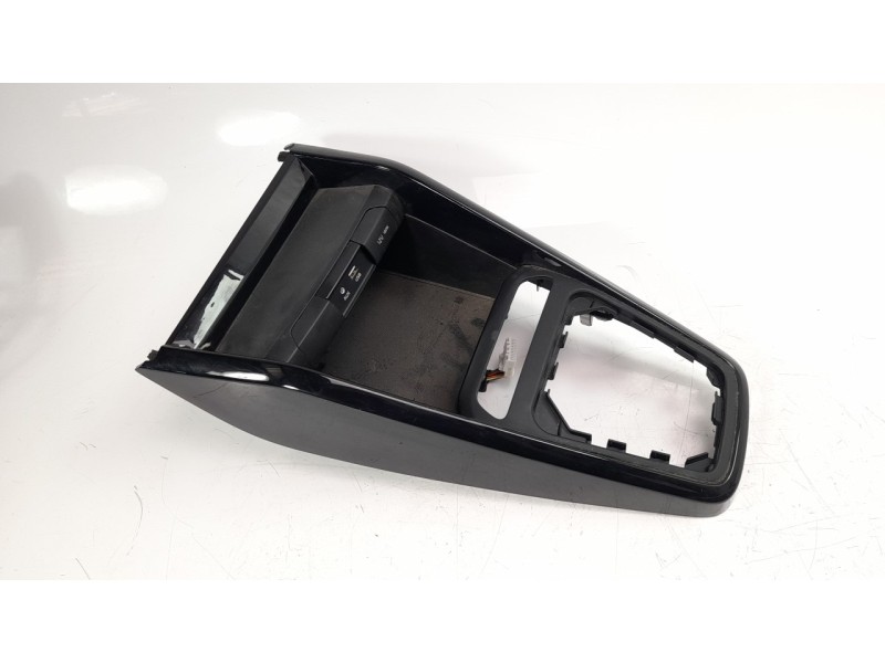 Recambio de moldura para kia stonic (ybcuv) 1.0 tgdi cat referencia OEM IAM 84635H8000  