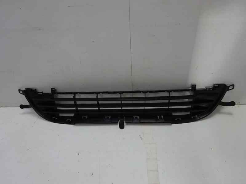 Recambio de rejilla delantera para peugeot 207 referencia OEM IAM 7422C3 107173414 PG3242130