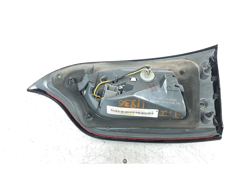 Recambio de piloto trasero izquierdo interior para jeep cherokee limited 4wd referencia OEM IAM 68330345AA  