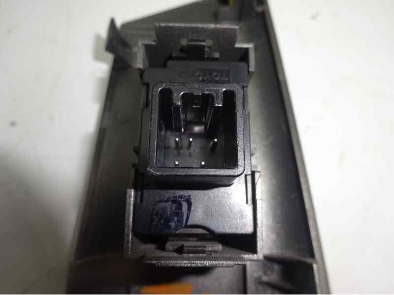 Recambio de mando elevalunas delantero derecho para toyota corolla familiar (e12) 2.0 d-4d sol referencia OEM IAM 84080102341BQ 