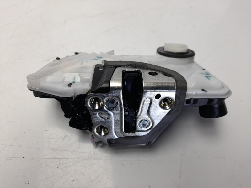 Recambio de cerradura puerta delantera derecha para toyota c-hr hybrid advance referencia OEM IAM 69030F4020  