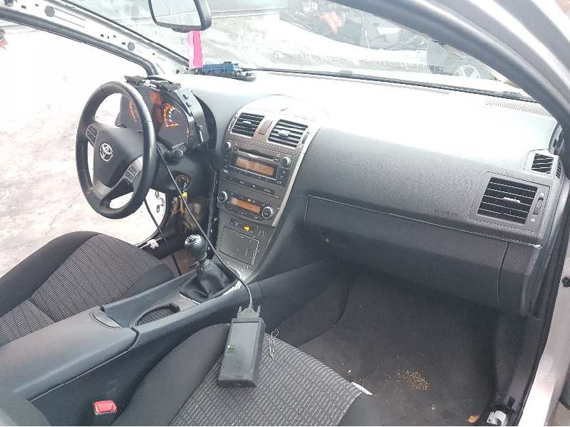 toyota avensis (t27) del año 2011