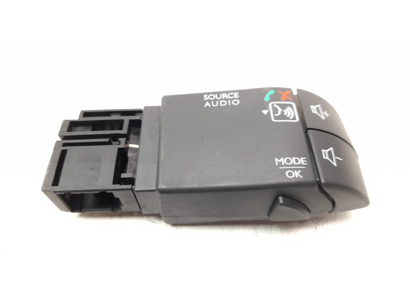 Recambio de mando volante para dacia sandero 0.9 tce cat referencia OEM IAM 255522448R  