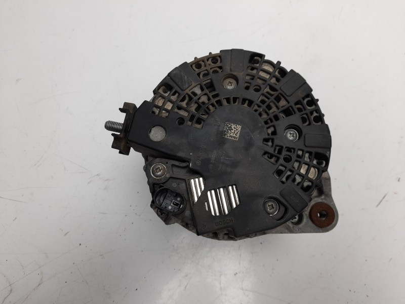 Recambio de alternador para mercedes-benz clase a (w176) a 180 cdi blueefficiency (176.012) referencia OEM IAM 0009063822 ALF420