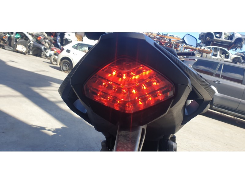 Recambio de piloto trasero central para honda cb 500f referencia OEM IAM 33701MJWJ82  