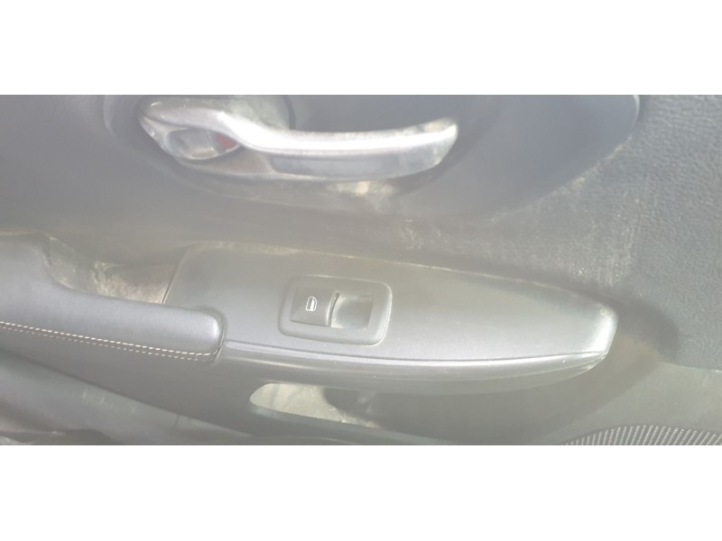 Recambio de mando elevalunas trasero izquierdo para jeep cherokee limited 4wd referencia OEM IAM 68214156AA  