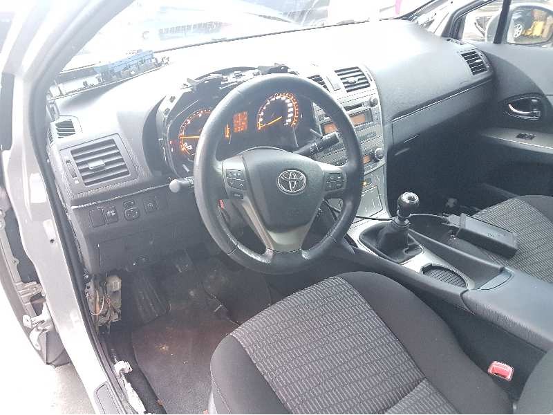 toyota avensis (t27) del año 2011