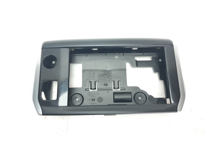 Recambio de moldura para peugeot 208 1.2 12v e-thp referencia OEM IAM 9672846077  