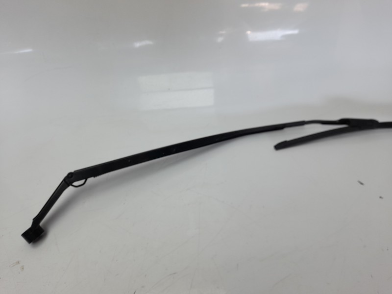 Recambio de brazo limpia delantero derecho para toyota c-hr hybrid advance referencia OEM IAM 85211F4011  