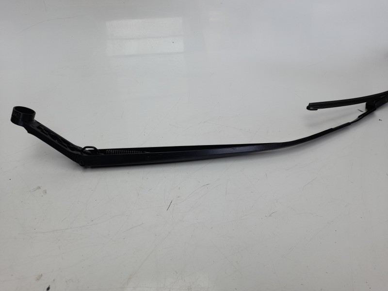 Recambio de brazo limpia delantero derecho para toyota c-hr hybrid advance referencia OEM IAM 85211F4011  