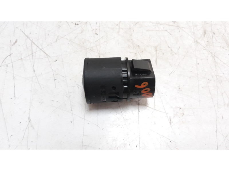 Recambio de interruptor para renault captur 0.9 energy referencia OEM IAM 503211R  