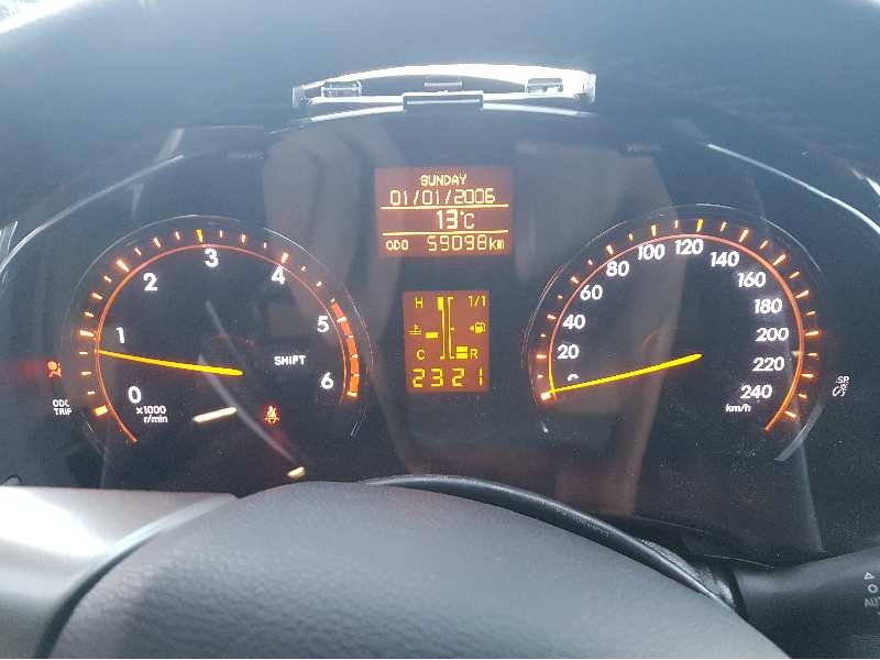 toyota avensis (t27) del año 2011