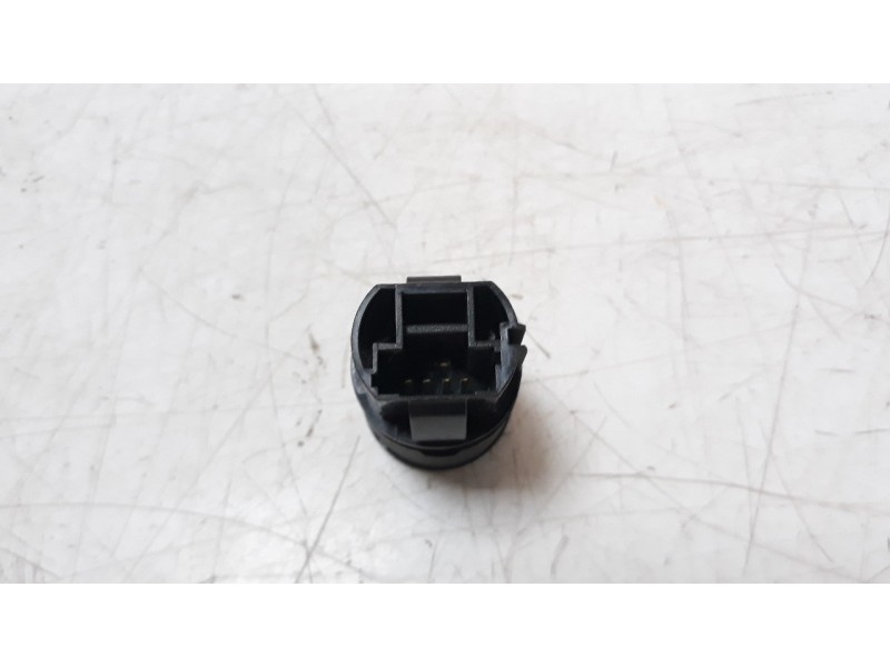 Recambio de interruptor para renault captur 0.9 energy referencia OEM IAM 503211R  