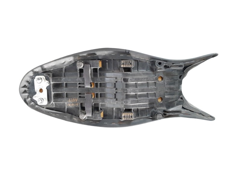 Recambio de asiento para suzuki gladius 650 referencia OEM IAM 4510044H31GZJ  