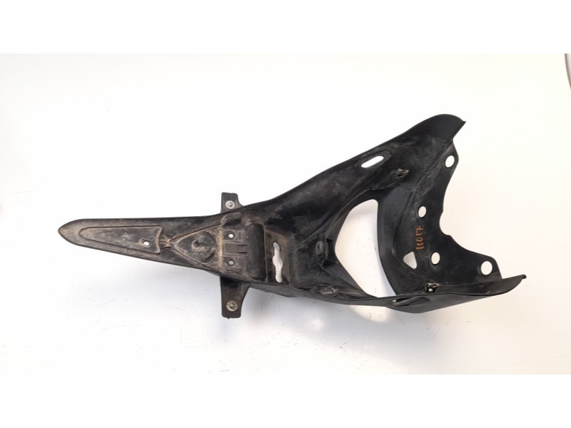 Recambio de portamatriculas para suzuki gladius 650 referencia OEM IAM 6311244H00000  