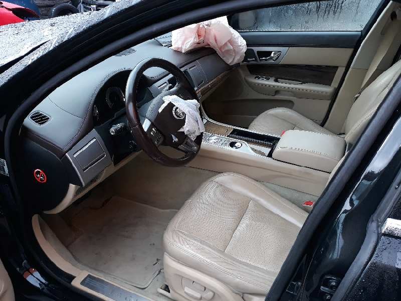 jaguar xf del año 2010