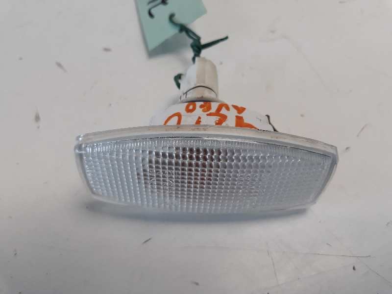 Recambio de piloto lateral izquierdo para peugeot 2008 (--.2013) active referencia OEM IAM 194NA  