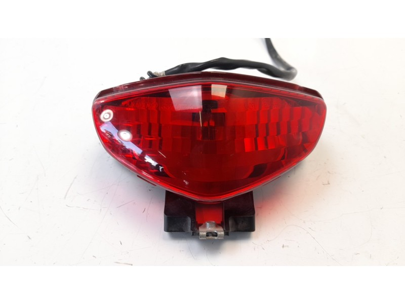 Recambio de piloto trasero central para suzuki gladius 650 referencia OEM IAM 3571044H000  