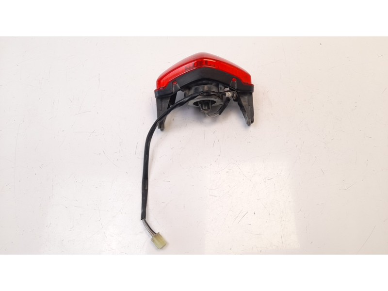 Recambio de piloto trasero central para suzuki gladius 650 referencia OEM IAM 3571044H000  
