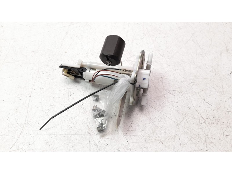 Recambio de bomba combustible para ktm 390 duke 390 duke referencia OEM IAM 93307088000  
