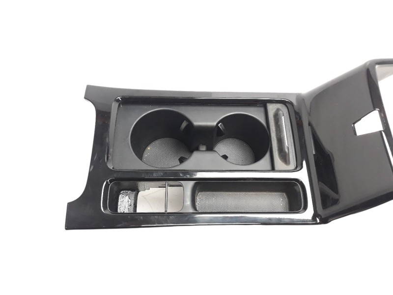 Recambio de moldura para kia xceed 1.4 tgdi cat referencia OEM IAM 84620J7000  